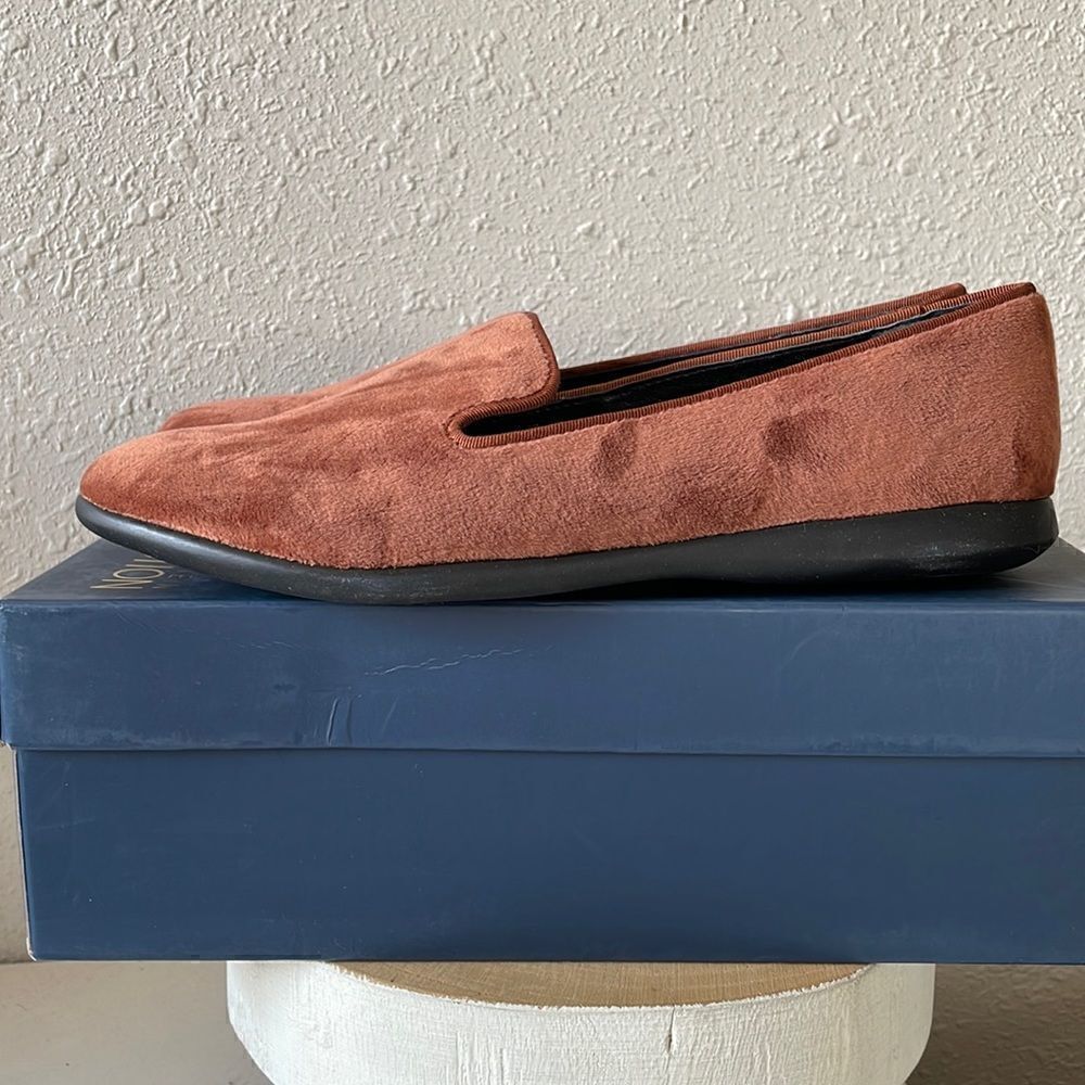 NIB Lori Goldstein Nutmeg Brown Flats Size 8.5